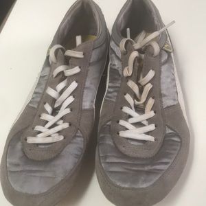 Puma sneakers size 7 1/2